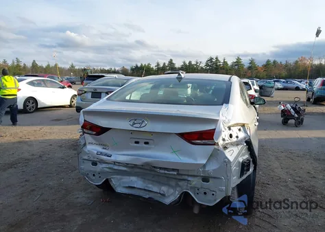 2017 Hyundai Elantra Se z USA, uszkodzony, nr VIN 5NPD74LF9HH101735